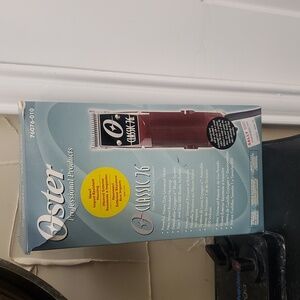 Oster Classic 76 Clipper in Brown. Never Been used.
